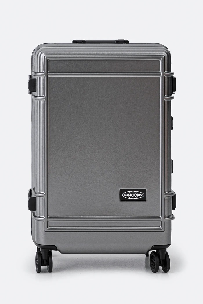 Eastpak walizka Resist'R Case M 68,5x44,5x27 cm mieści A4 srebrny EK0A5BJF4S11