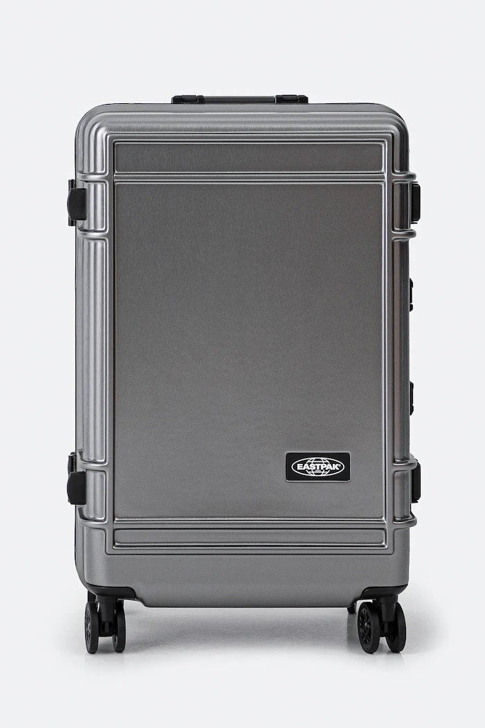 Eastpak walizka Resist'R Case M 68,5x44,5x27 cm mieści A4 srebrny EK0A5BJF4S11