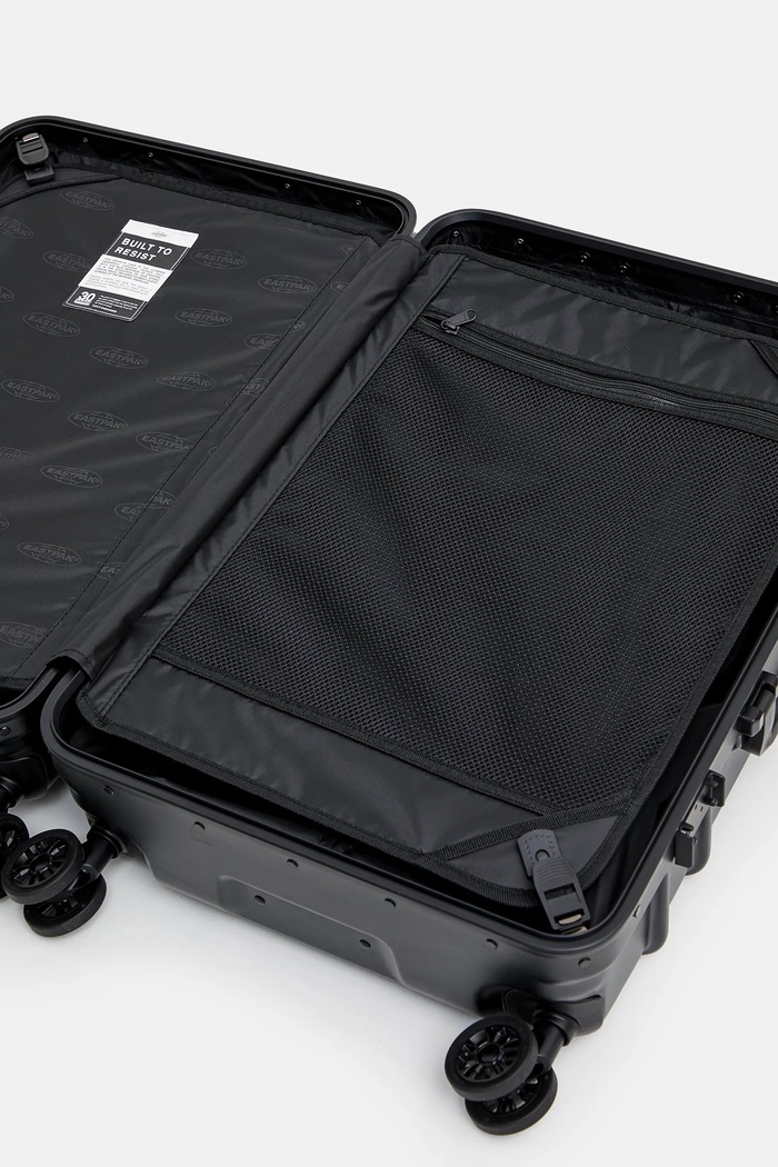 Куфар Eastpak Resist'R Case M 68x43x28 cm EK0A5BJF0081 черен
