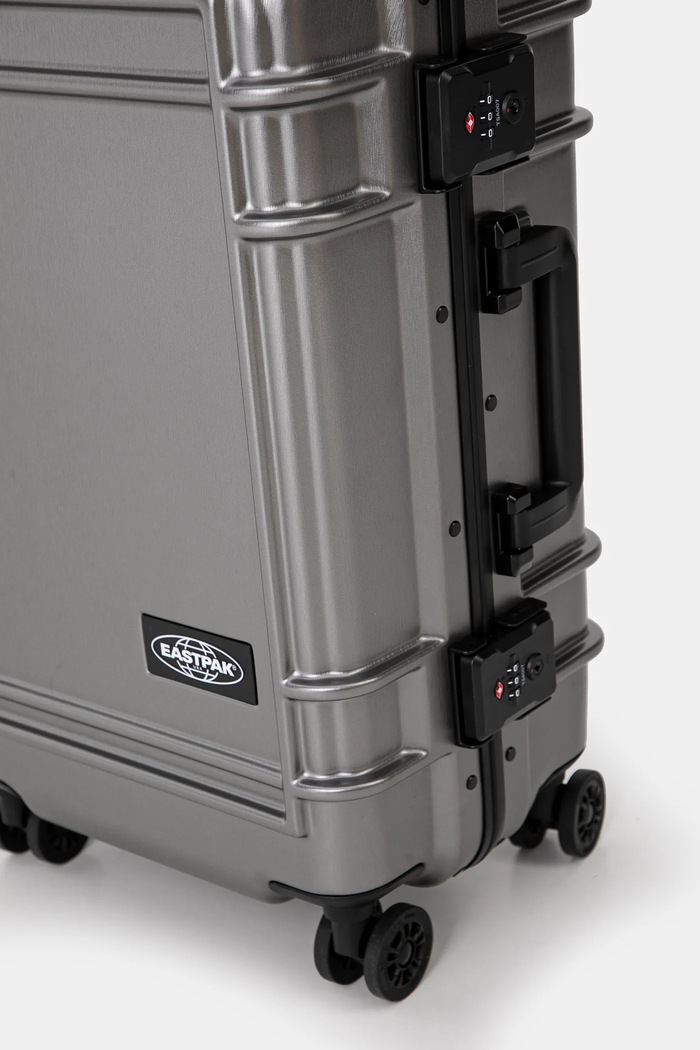 Kufor Eastpak Resist'R Case S strieborná EK0A5BJE4S11