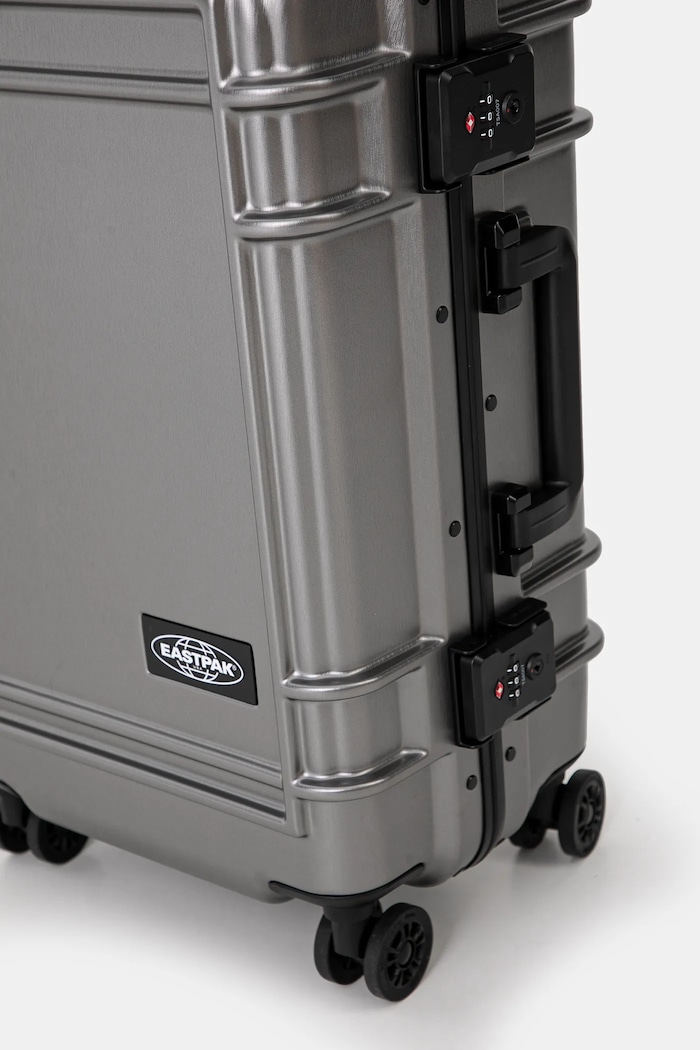 Kufor Eastpak Resist'R Case S strieborná EK0A5BJE4S11