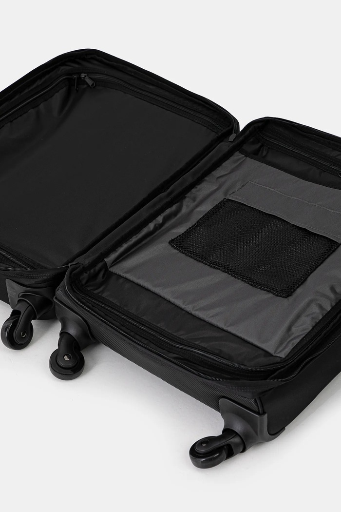 Walizka Cnnct F Wheel Cnnct F 54x35x23 cm Eastpak czarny EK0A5BHV5A21
