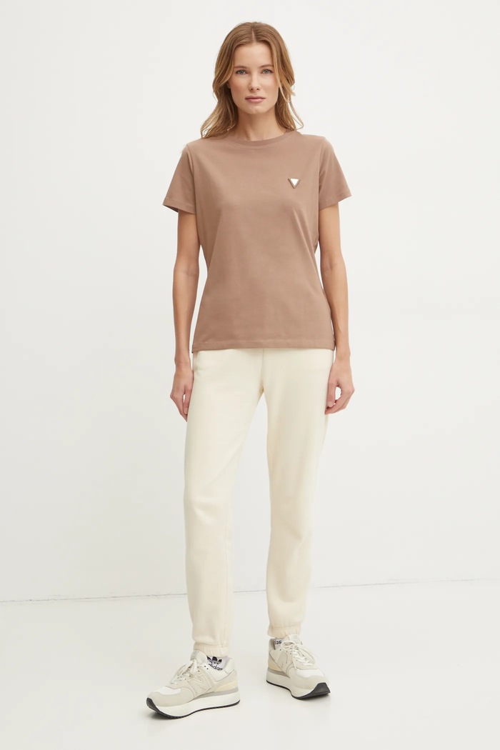 Guess tričko dámské bavlněné s elastanem COLETTE V4YI09.J1314 hnědá SS26