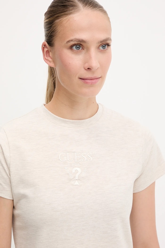 Guess T-shirt damski bawełniany z elastanem COLETTE beżowy V4YI21.KCDH1