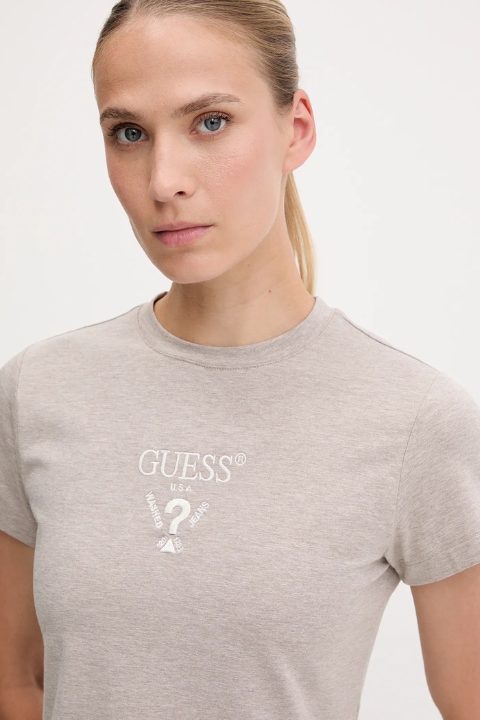 Guess T-shirt damski bawełniany z elastanem COLETTE beżowy V4YI21.KCDH1