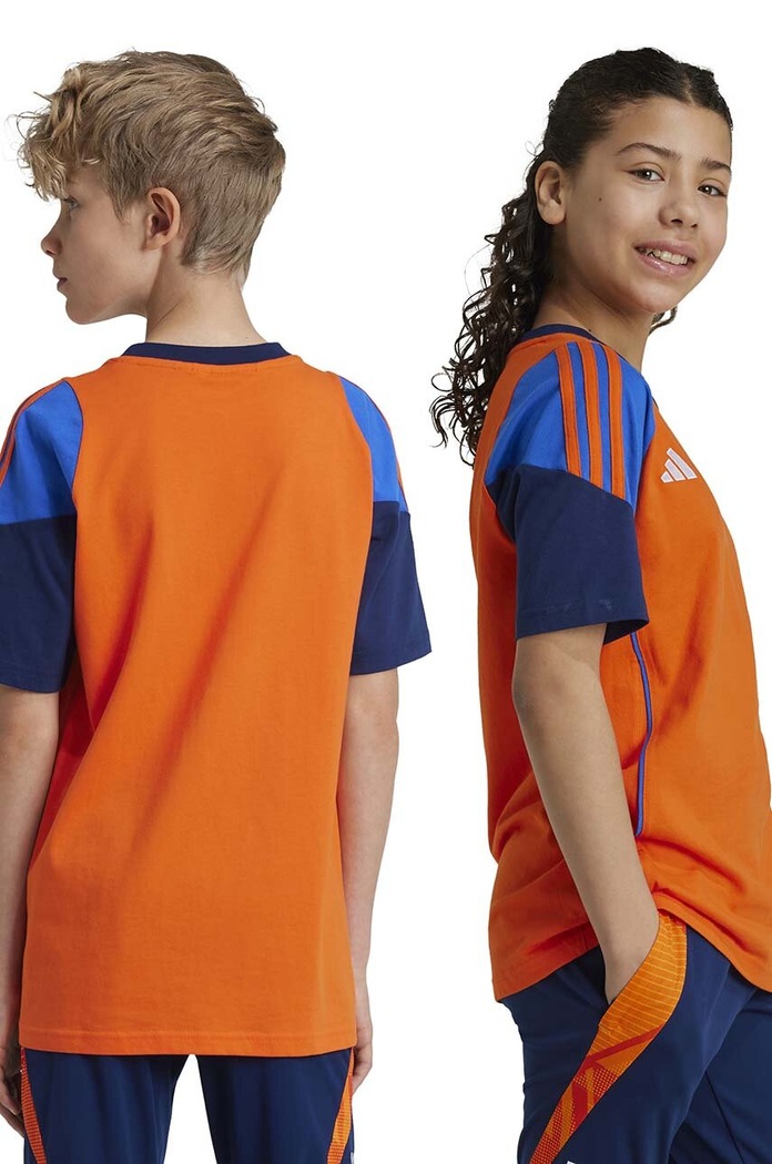 T-shirt bawełniany dziecięcy JUVE TEEY adidas Performance pomarańczowy IS5806