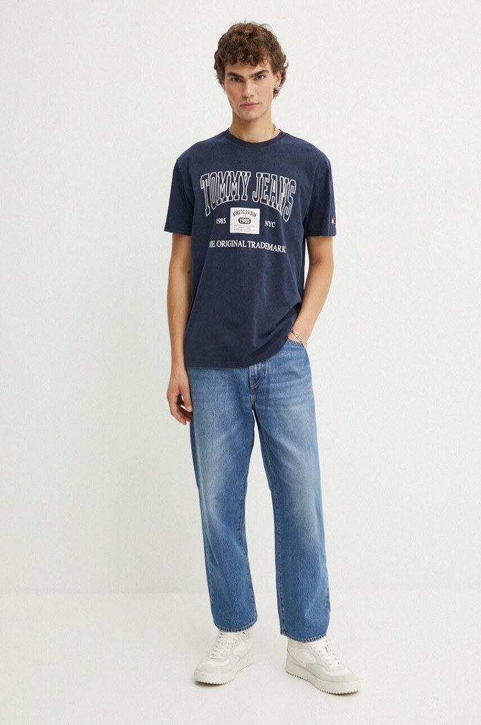 Pamučna majica Tommy Jeans DM0DM19198 mornarsko plava AW24