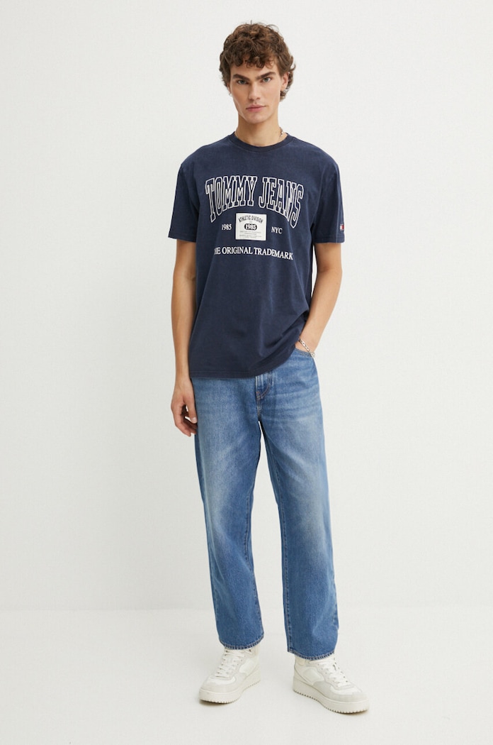 Pamučna majica Tommy Jeans DM0DM19198 mornarsko plava AW24