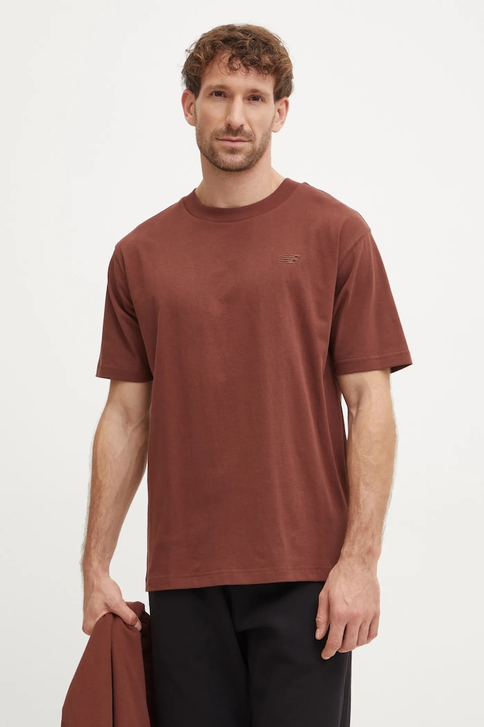 Bavlněné tričko New Balance kulatý hnědá MT41533ROK