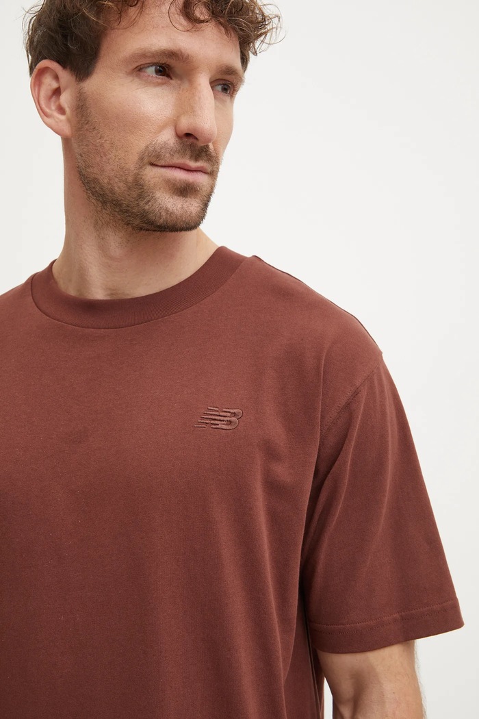 Bavlněné tričko New Balance hnědá MT41533ROK