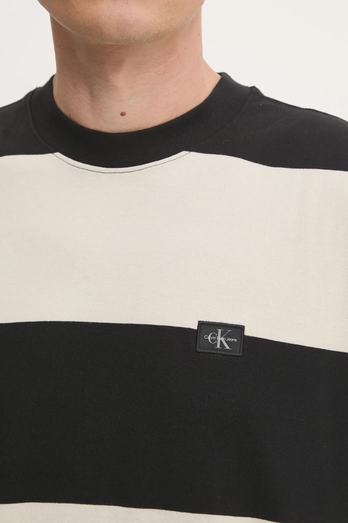 T-shirt bawełniany Calvin Klein Jeans czarny J30J326857