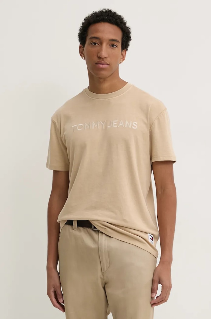 Bavlněné tričko Tommy Jeans nášivka béžová DM0DM20754