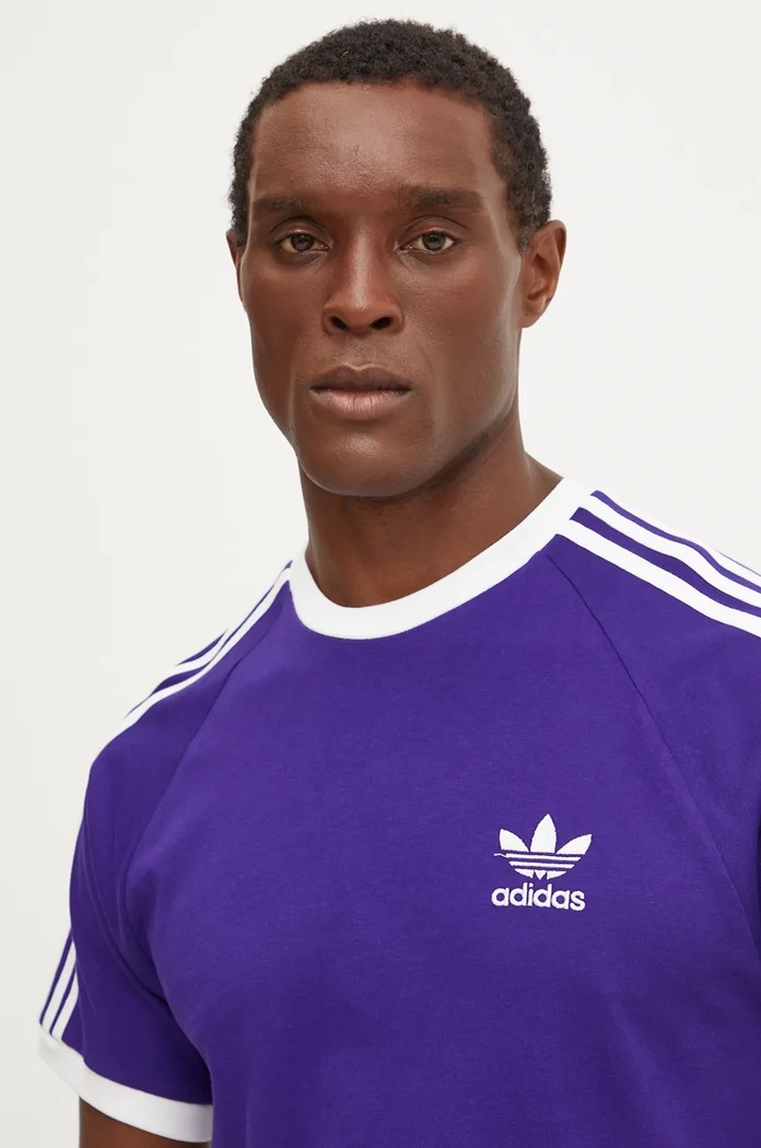 Βαμβακερό μπλουζάκι adidas Originals μωβ IZ2369