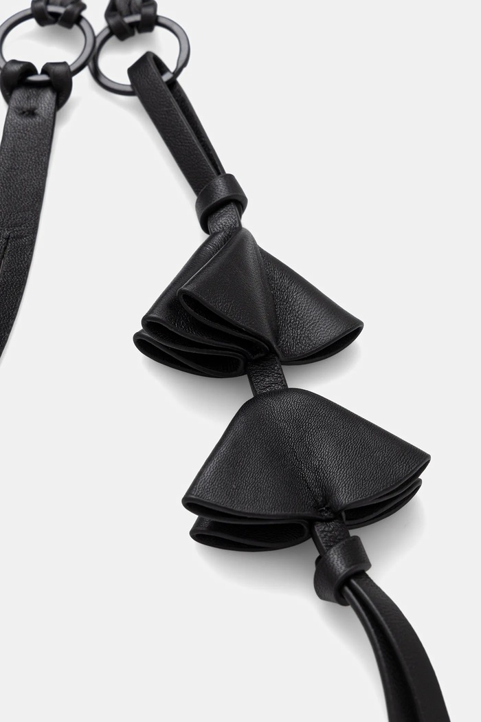 MUNTHE breloc de piele LUMUT 253195325355 negru AW25