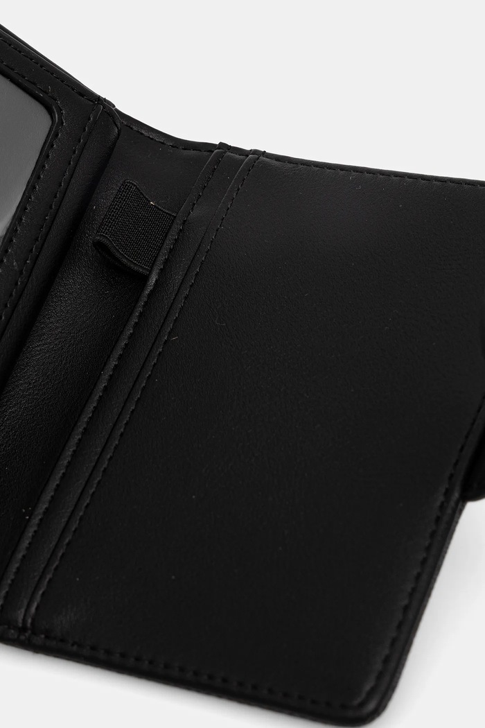 Guess etui na paszport GFBOXW.P5402