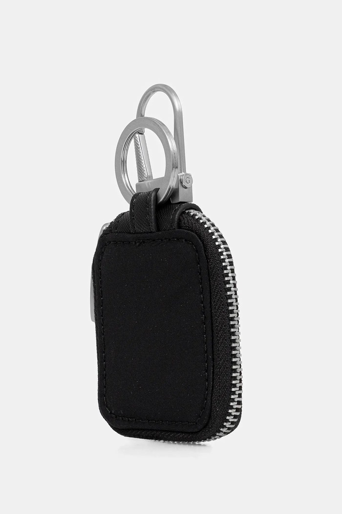 Guess etui na słuchawki MILANO PMMINY.P5416 czarny AW25