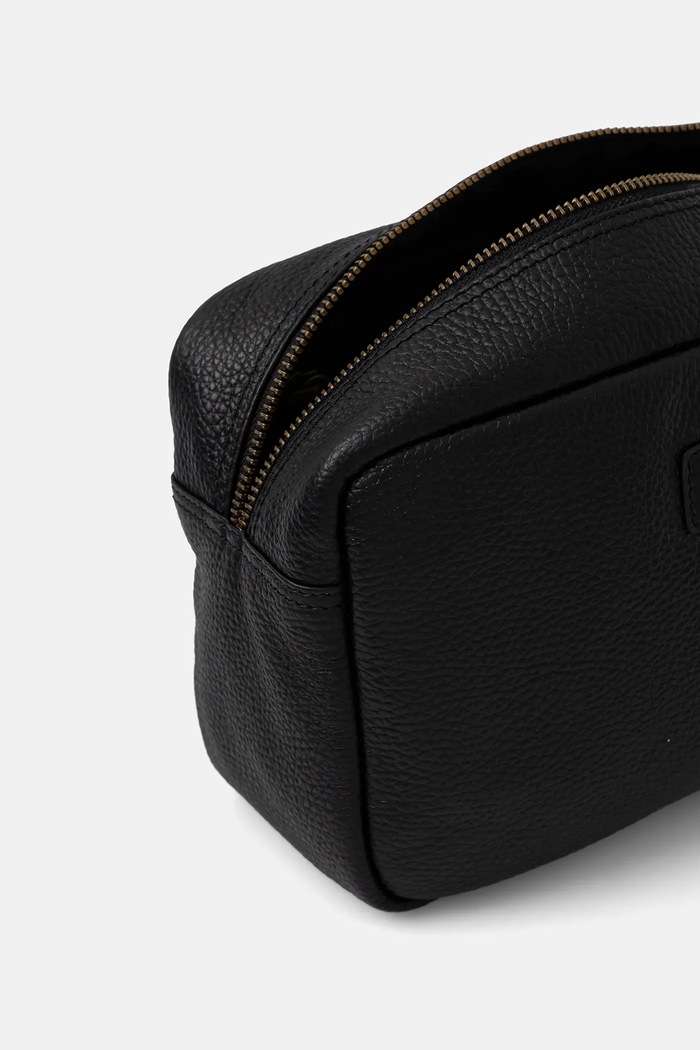 Geantă cosmetică Barbour negru MAC0422