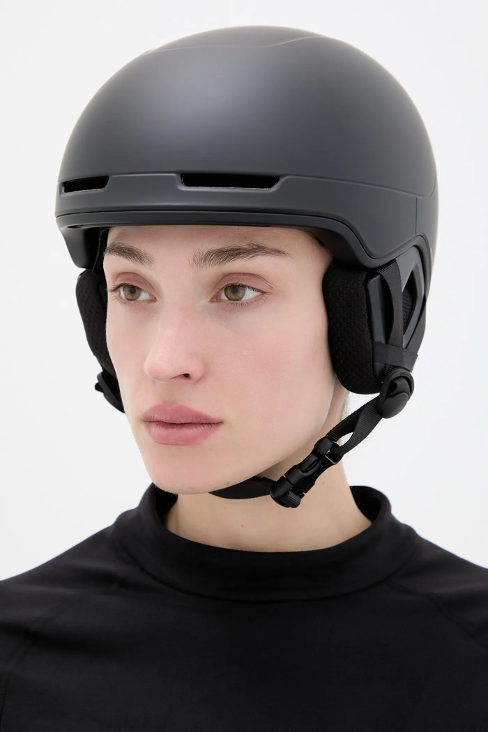 Lyžařská přilba POC 10109. černá AW25