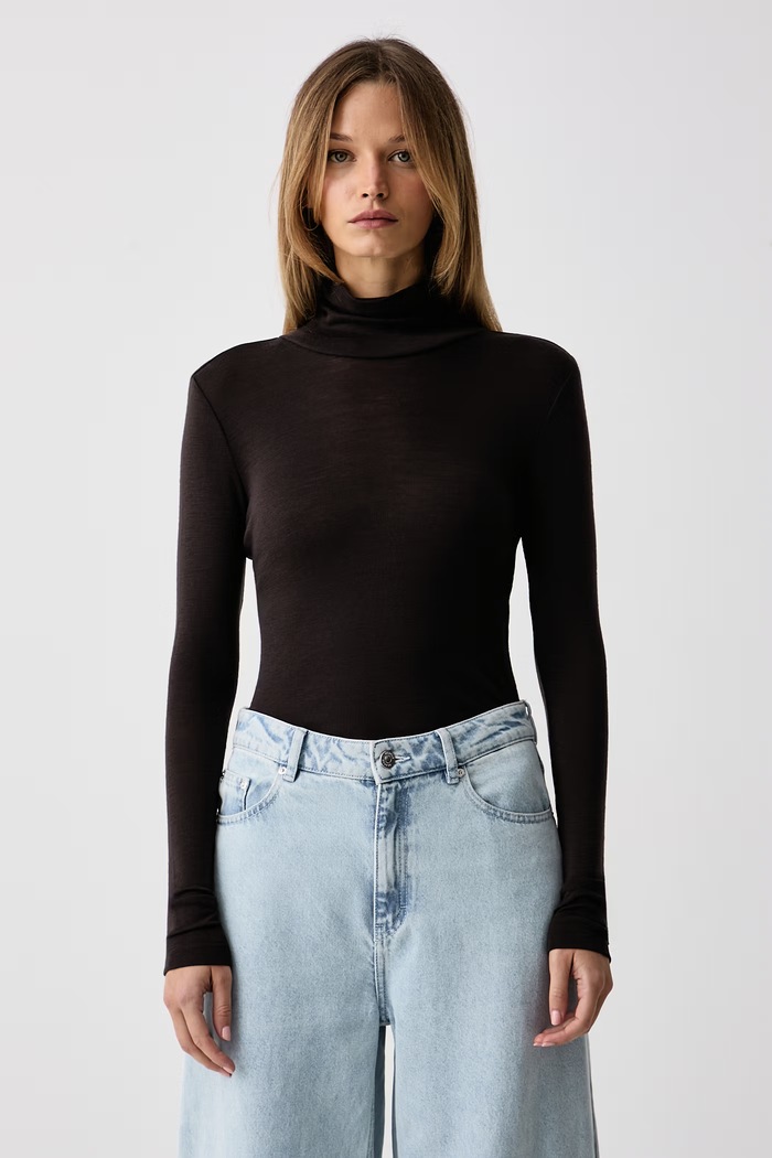 Gestuz Longsleeve damski z wiskozy brązowy 10910695