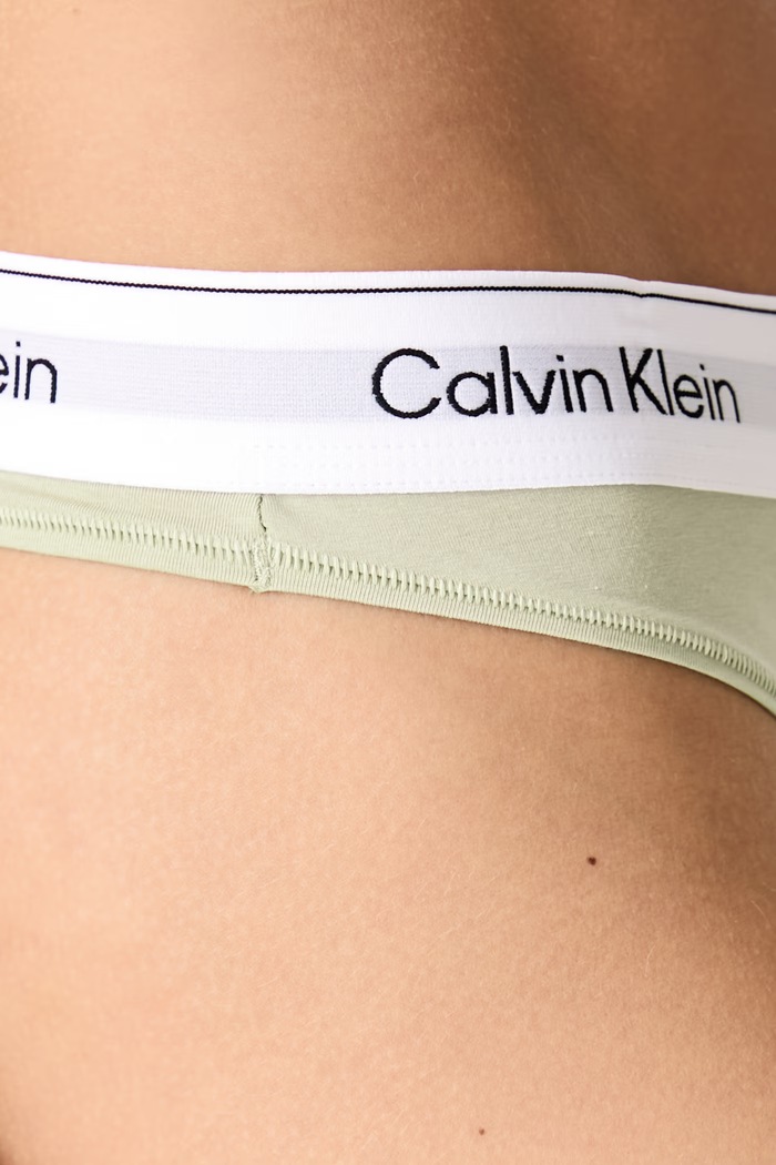 Tanga dámské s bavlnou Calvin Klein Underwear LV00QF8518 zelená