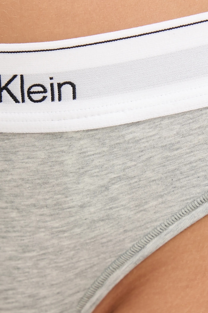 Calvin Klein Underwear chiloți g-string pentru femei cu bumbac gri LV00QF8518