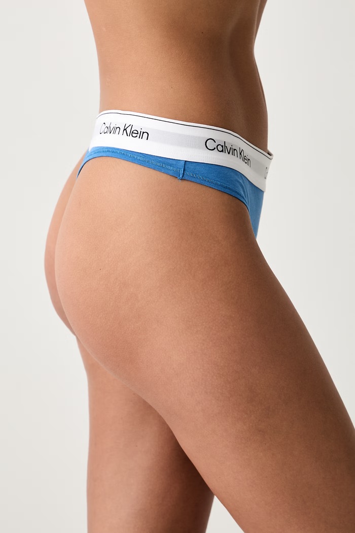 Odzież Calvin Klein Underwear stringi damskie z bawełną LV00QF8518 niebieski