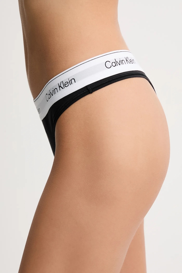 Oblečenie Calvin Klein Underwear Tangá dámske s bavlnou LV00QF8518 čierna