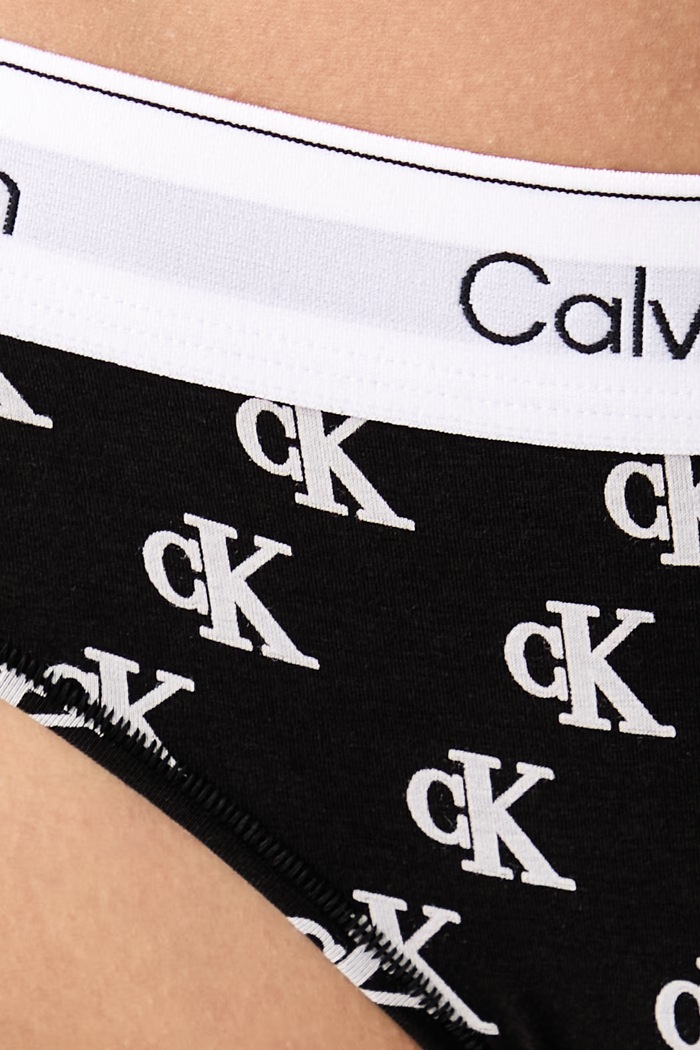 Tanga dámské s bavlnou Calvin Klein Underwear LV00QF8518 černá