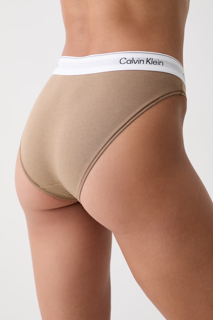 Calvin Klein Underwear figi damskie z bawełną LV00QF8520 beżowy SS26