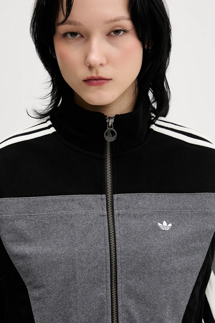 Μπλούζα adidas Originals Tracktop μαύρο JW7289