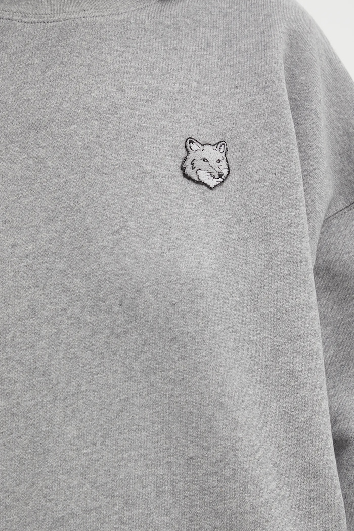 Βαμβακερή μπλούζα Maison Kitsuné Bold Fox Head Patch γκρί MW00315KM0321