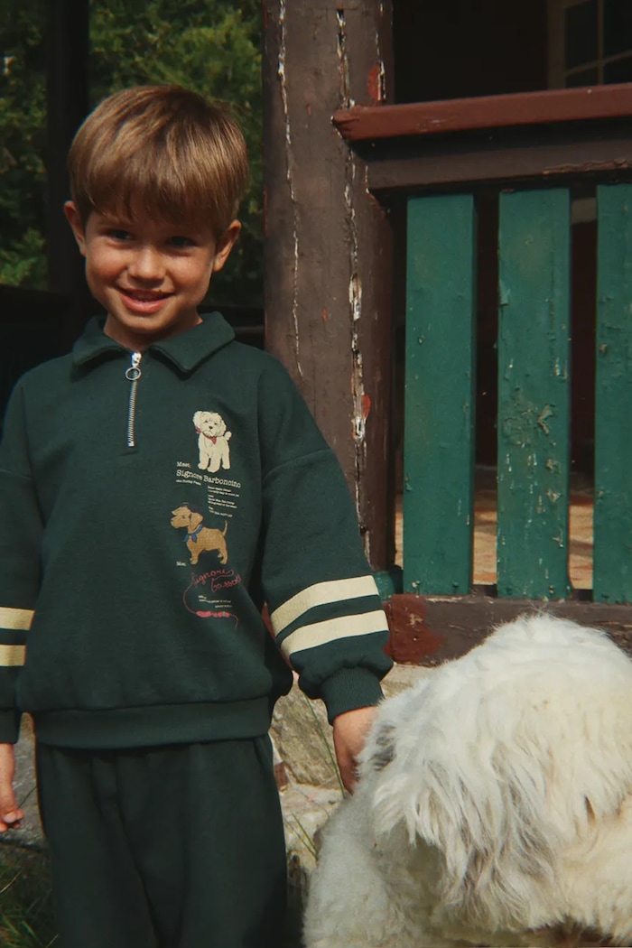 Konges Sløjd bluza bawełniana dziecięca DOGGY HALF ZIP POLO OCS nadruk zielony KS105169.9BYA