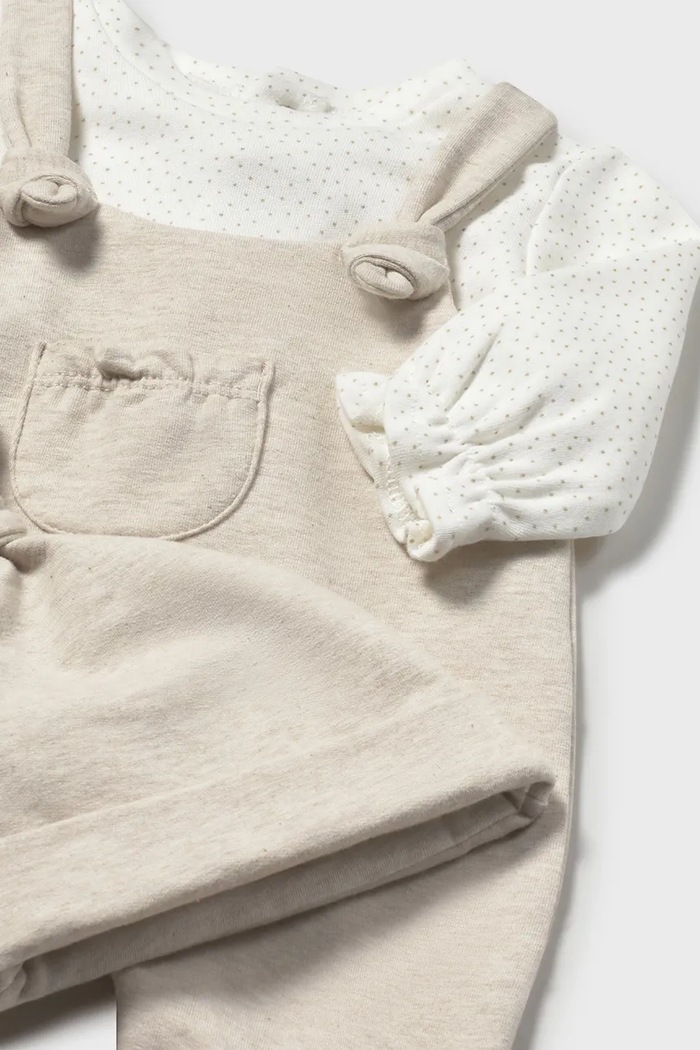 Dziewczynka Mayoral Newborn śpioszki i czapka niemowlęca 2602.2B.Newborn.9BYA beżowy