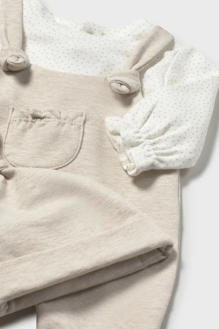 Dziewczynka Mayoral Newborn śpioszki i czapka niemowlęca 2602.2B.Newborn.9BYA beżowy