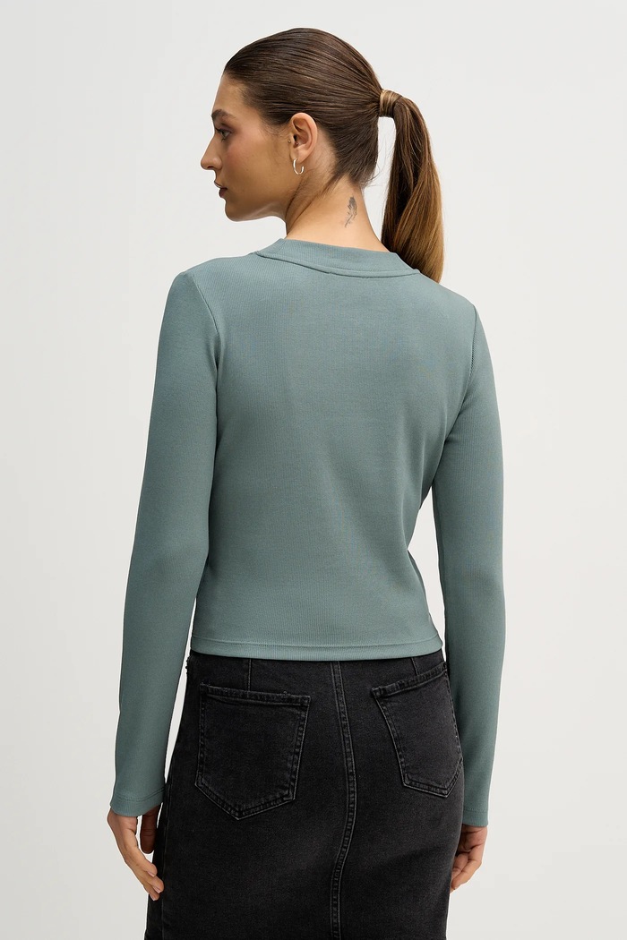 Oblečenie Tričko s dlhým rukávom Calvin Klein Jeans LV047A803G zelená