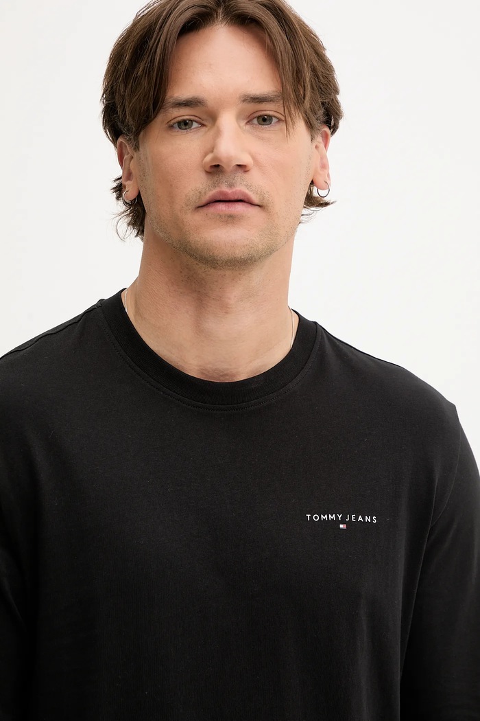 Памучна блуза с дълги ръкави Tommy Jeans черен DM0DM21594