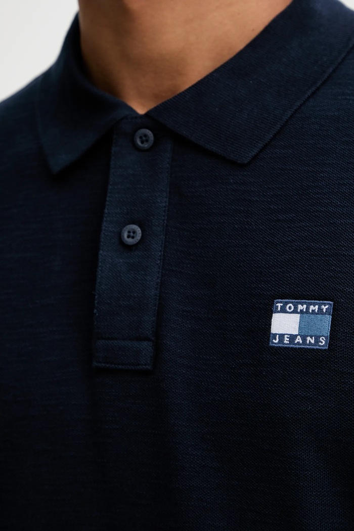 Βαμβακερή μπλούζα με μακριά μανίκια Tommy Jeans DM0DM22125 σκούρο μπλε