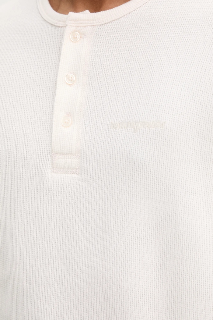 Bavlnené tričko s dlhým rukávom Tommy Jeans DM0DM21812 béžová