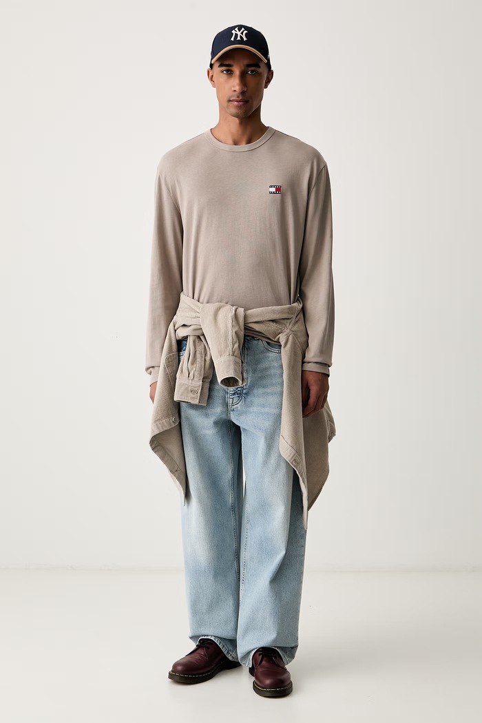 Tommy Jeans tričko s dlouhým rukávem pánské bavlněné DM0DM21974 béžová AW25