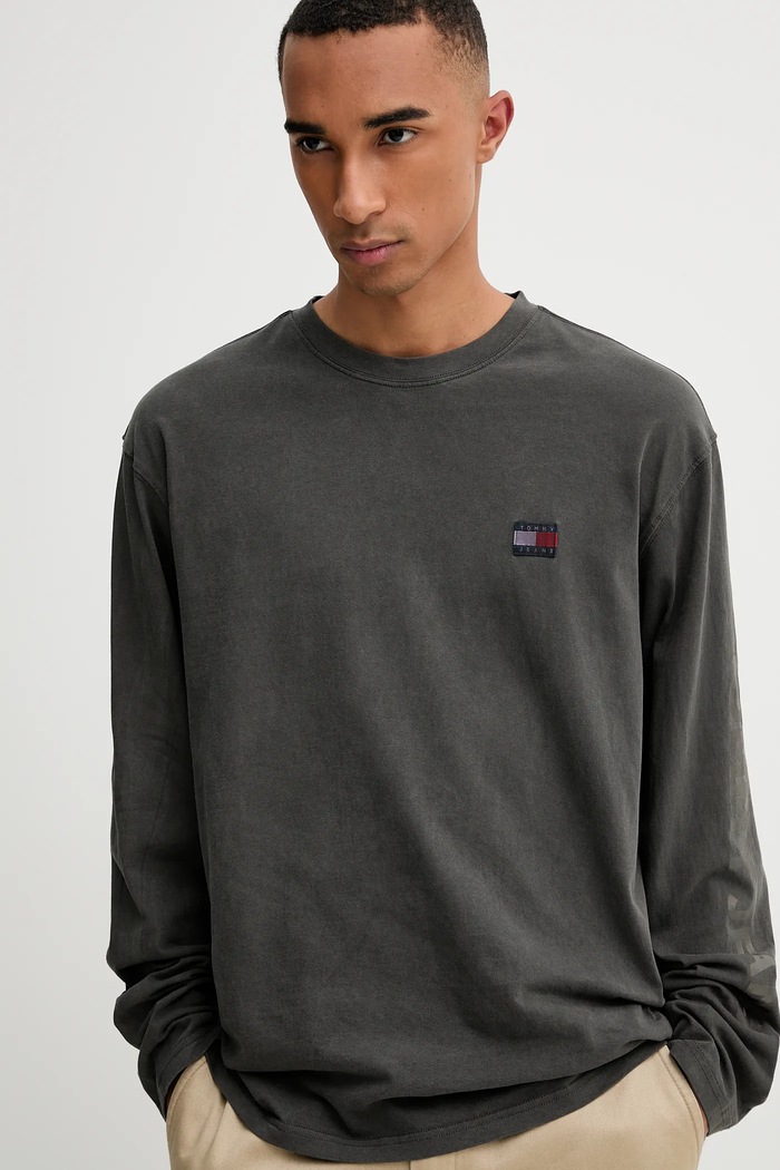 Βαμβακερή μπλούζα με μακριά μανίκια Tommy Jeans γκρί DM0DM21976