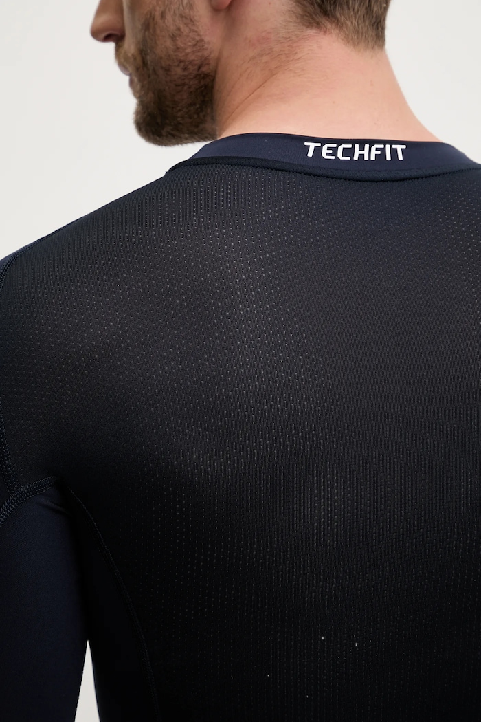 Tréningové tričko s dlhým rukávom adidas Performance Techfit tmavomodrá JE6705