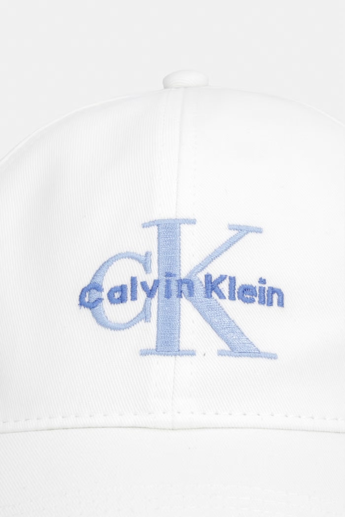 Calvin Klein čiapka so šiltom dámska bavlnená LV04K5026G biela SS26