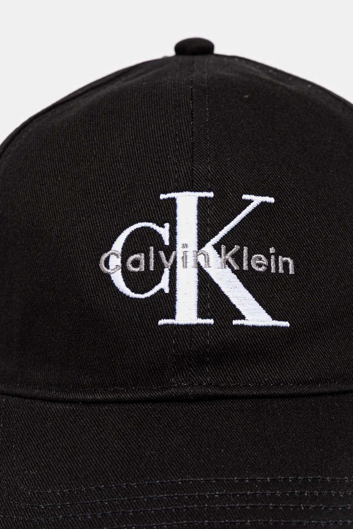 Calvin Klein čiapka so šiltom dámska bavlnená LV04K5026G čierna SS26