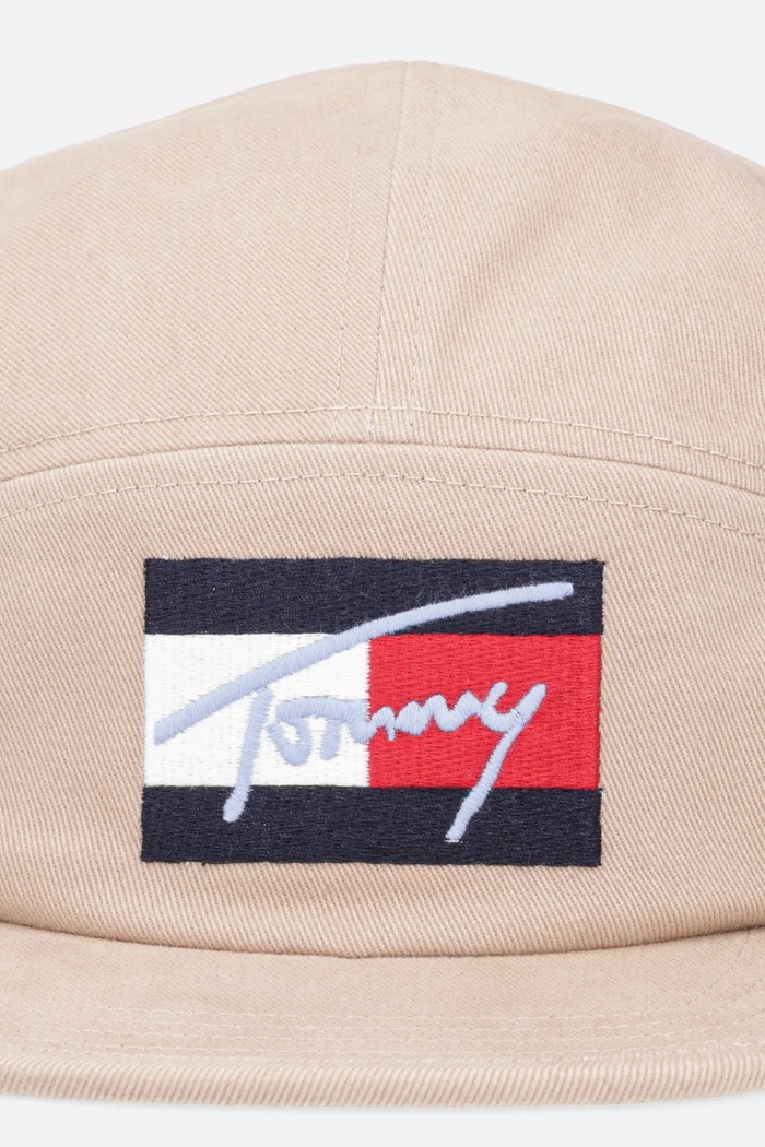 Детска памучна шапка с козирка Tommy Hilfiger AU0AU01982.9BYA бежов AW25