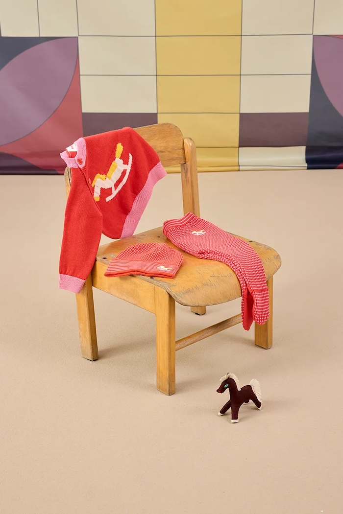 CHLAPEC Dětská bavlněná čepice Bobo Choses Rocking Horse 225AH049 červená