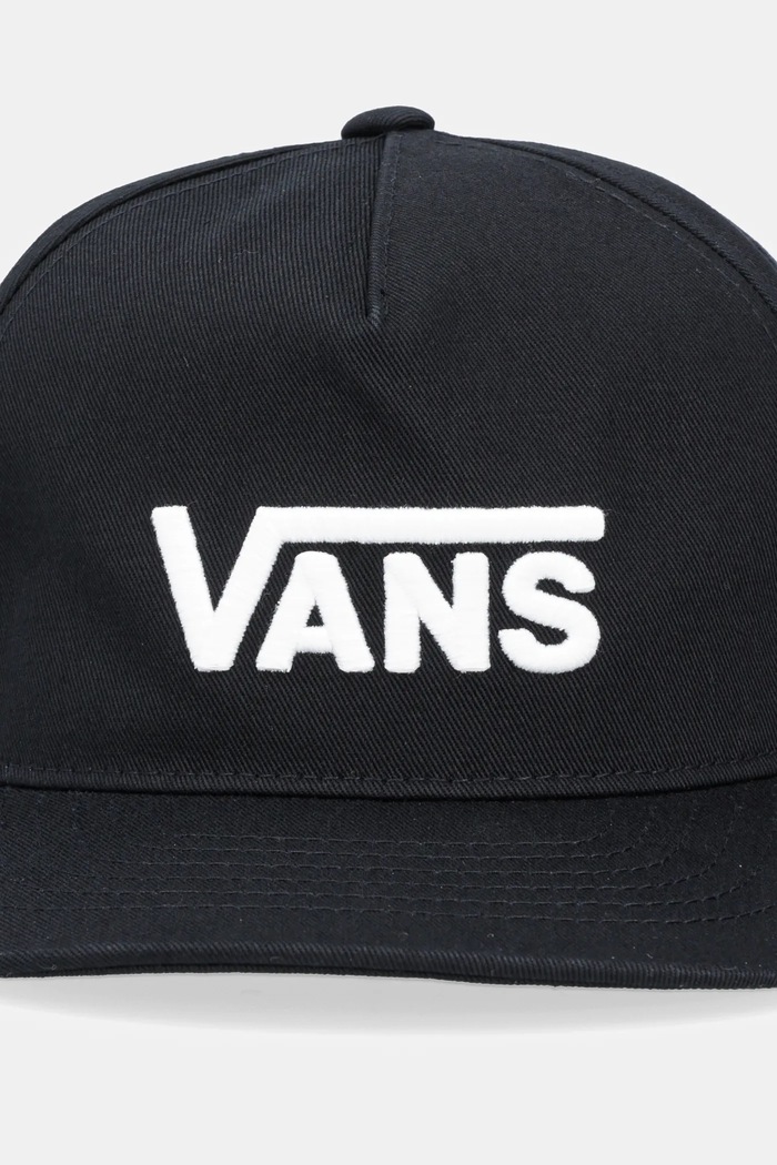 Детска памучна шапка с козирка Vans Drop V Logo Snapback VN000Q19BLK1 черен AW25