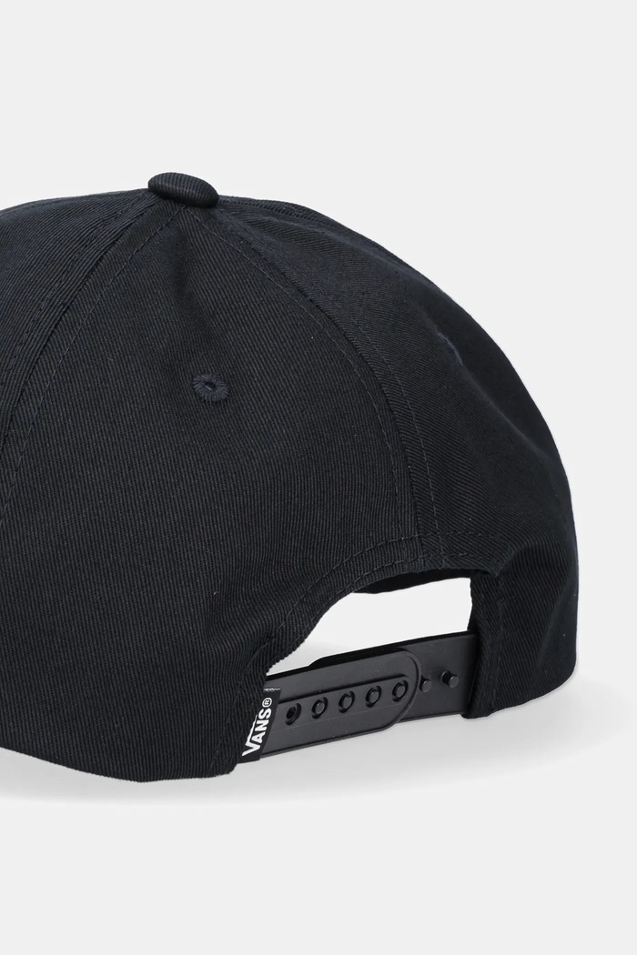 Момче Детска памучна шапка с козирка Vans Drop V Logo Snapback VN000Q19BLK1 черен
