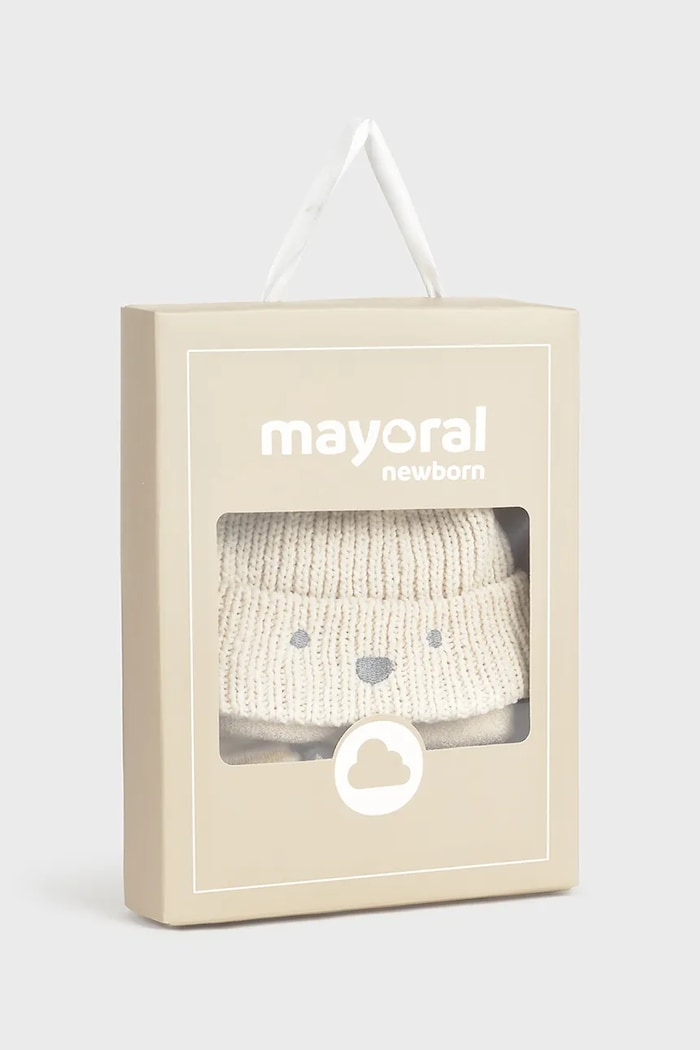 Chłopiec Mayoral Newborn czapka i skarpetki niemowlęce 9933.1H.Newborn.9BYA beżowy