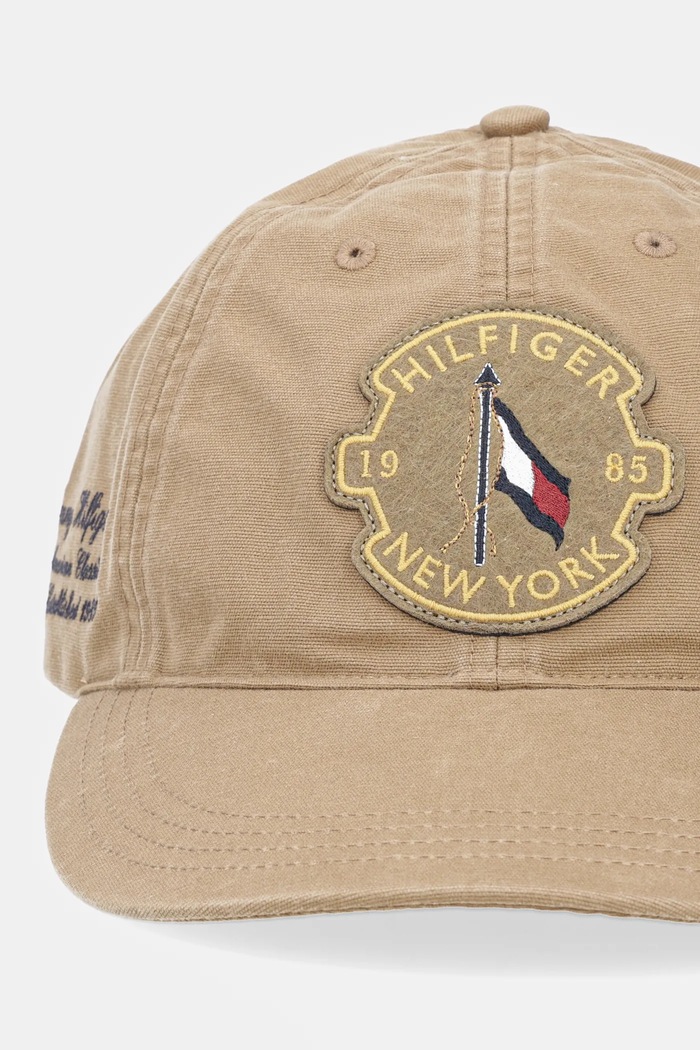 Tommy Hilfiger șapcă de baseball din bumbac AM0AM13430 maro AW25