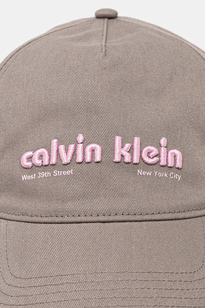 Calvin Klein czapka z daszkiem bawełniana LV04G5061G beżowy AW25